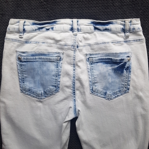 Material Girl Bleach Dye Jeans - Picture 2 of 11